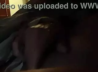 邻居夜里抠我骚屄让我狂喷高潮