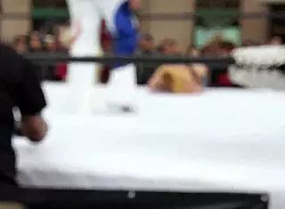 Intense Emotions in the Wrestling Match Between Dou Yu and Apple Miyuki