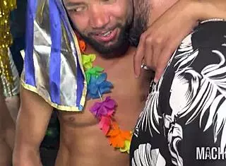 巴西狂欢原始猛男群P狂干！