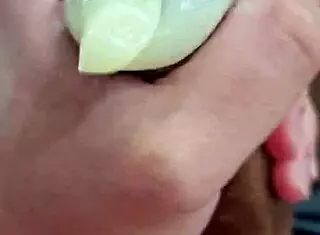 年轻业余小鲜肉美国自制套子自慰爽翻