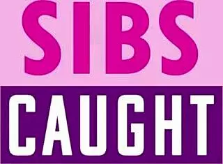 抓到继妹偷玩继妈假鸡巴