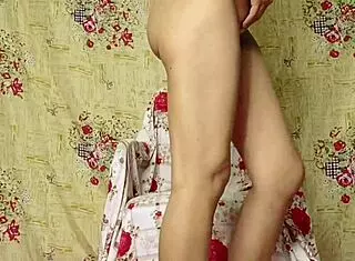 Cute amateur fingers her shaved pussy solo.