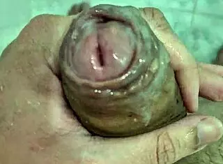 Jerking Off And Cumming In The Shower 😏