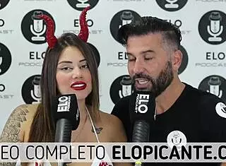 Sara Blonde Juega con la Crema de Elo Podcast y Se la Traga