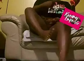 Ebony Milf Licks Honey Off Feet!