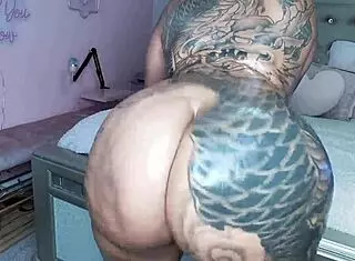 Filipina woman twerks with oiled big ass for worship