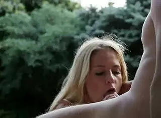 Blonde Natural Babe Gives Relaxing Massage