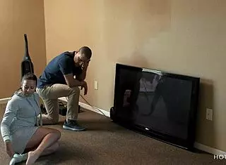 Curvy Latina Wife Fucks Cable Guy While Husband Away