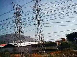 colegiala mostrando las bragas en el autobus, transsexual crossdressing.