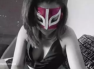 Doble sesión cornuda después de coger con su amigo dotado mi esposa Reyna se la chupa y es penetrada por mi amigo