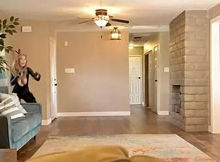 Tight Pussy Clings To Cock Intensely