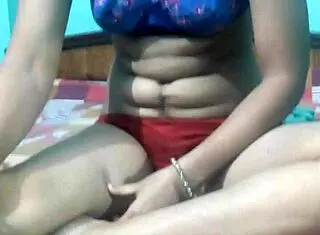 kavita, the indian milf, removed her dress on webcam