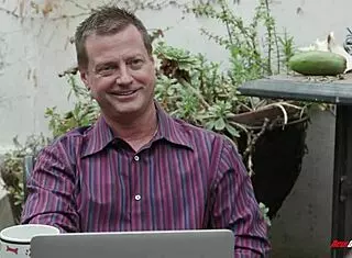 Wife eagerly deepthroats all of hubby's friends