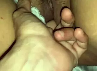 Encontré A Mi Vecina Tetona Y Le Metí Los Dedos En El Coño