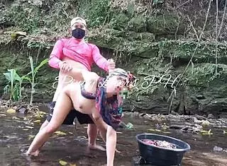 Horny Pinay Ganda Bent Over in River Scandal Fuck
