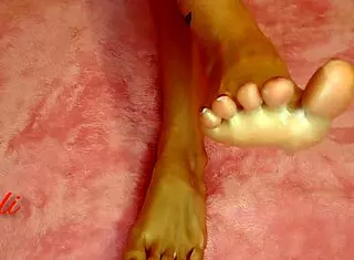 I Fix My Feet and Give Them a Rich, Relaxing Massage