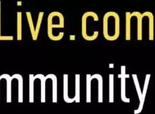 Julia and Jessica suck huge cocks wildly!