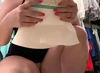 Laina marie strips naked in the store while shopping?