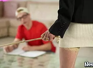 瘦60岁老骚货Jacy狠干学生鸡巴！