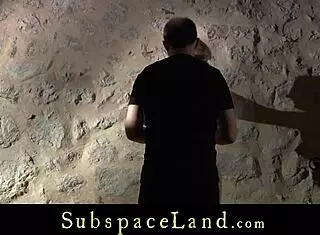 这个美味金发美女被内衣丝袜绑住，然后被狠狠操打