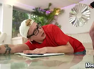 瘦60岁老骚货Jacy狠干学生鸡巴！