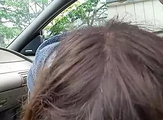 I gave my buddy a sloppy morning blowjob in the car