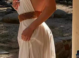 拥有大圆屁股的阿拉伯模特儿法蒂玛·小岛为花花公子裸体摆姿