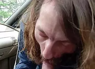 I gave my buddy a sloppy morning blowjob in the car