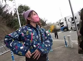 japanese college girl squirts on dick at slopes