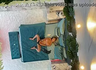 i love watchin monika fox posin naked, her piercd nipples n fake tits lookin hot on da bed