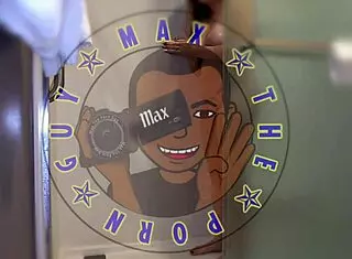 Watch Julz show body and give sloppy blowjob?