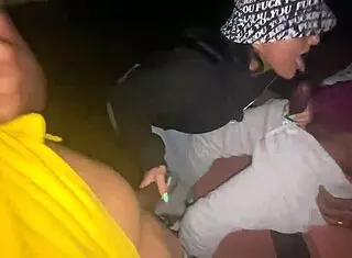 约兰达公园深喉两根巨屌弯腰大奶乱晃