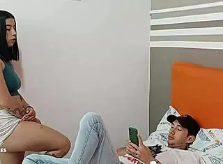 Me Gusta Masturbarme Oliendo Los Pantys De Mi Hermanastra Pero Esta Vez Mi Fantasia Se Hizo Realidad - Historia Completa