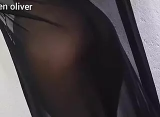 幻想淫荡18+妹抹油床上爆菊