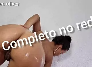 幻想淫荡18+妹抹油床上爆菊