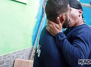 na hora do almoco a pausa pra foder com monster cock bareback