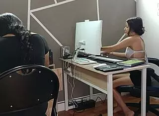 I banged the Colombian secretary with big ass in the boss's office