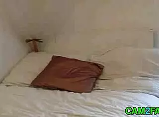 火辣18+妹子 webcam全裸脱衣秀