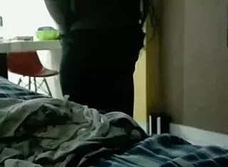 Mi cuñada es vien puta se desviste en frente de mi y me provoca que le abra su rico y tierno culito cremoso