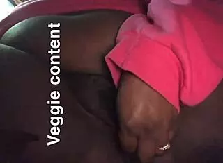 今天水果搞湿我骚逼