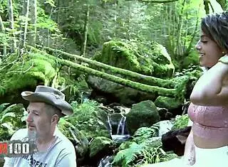 河边与年轻18+西班牙美女Melody的情感钓鱼派对