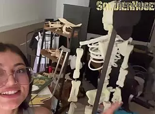 he came to my business and gave me a sloppy blowjob in the office 😏💦