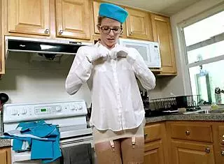 Cory Chase出轨熟女指导我打飞机