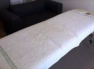 Wow, the Masseur Gives Housewife a Happy Ending with Cum!