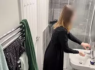 omg i didnt know arab girls do that in the shower