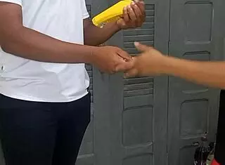 delivery guy fucked my ass to pay for lunch 😏