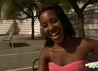 Una Polla Grande Fucks Noemilk In Anal Cumshot