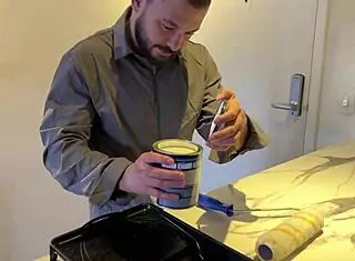 fui pintar a casa do rico e ele acabou me fudendo - video promocional 😈