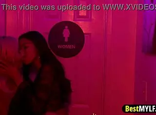 Perverted MILF meets old girlfriend to eat pussy?