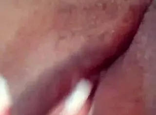 Novinha Subtly Masturbates To Orgasm